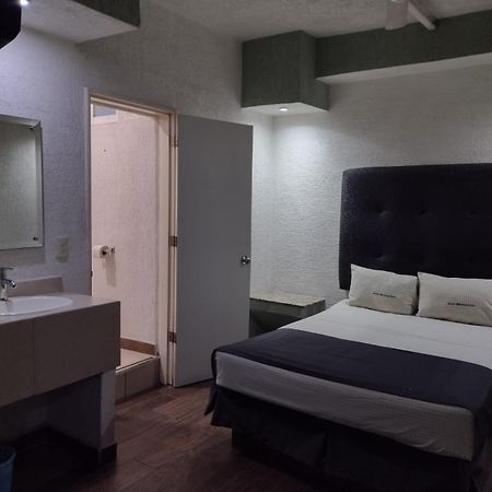 Hotel Metropolitan غوادالاجارا المظهر الخارجي الصورة
