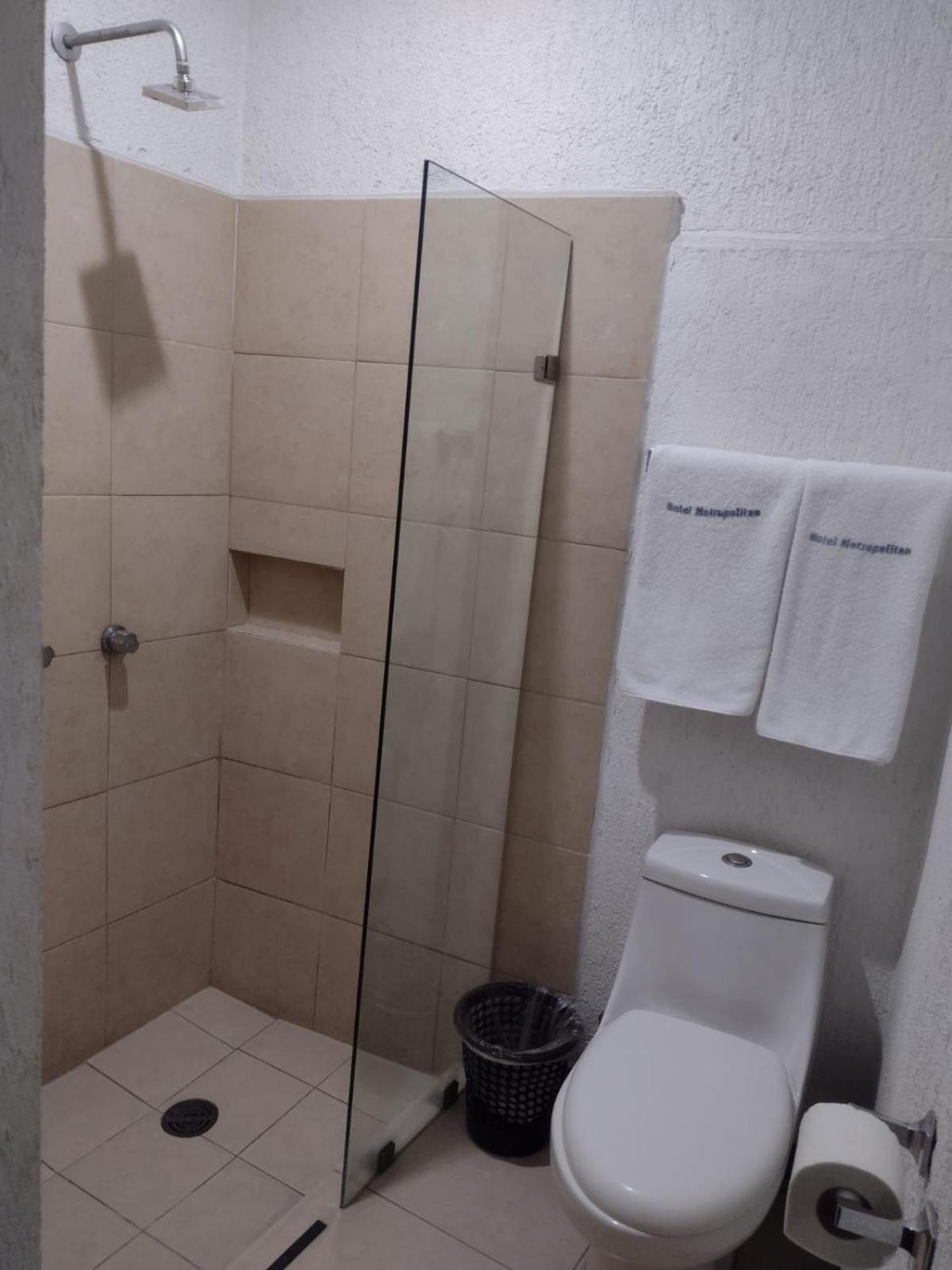 Hotel Metropolitan غوادالاجارا المظهر الخارجي الصورة