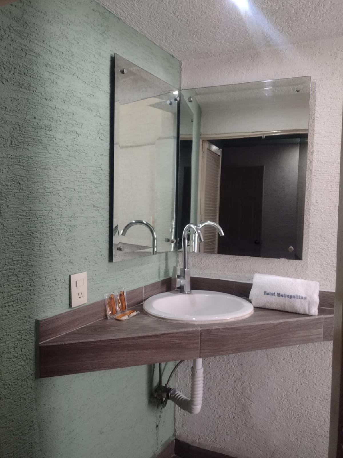 Hotel Metropolitan غوادالاجارا المظهر الخارجي الصورة