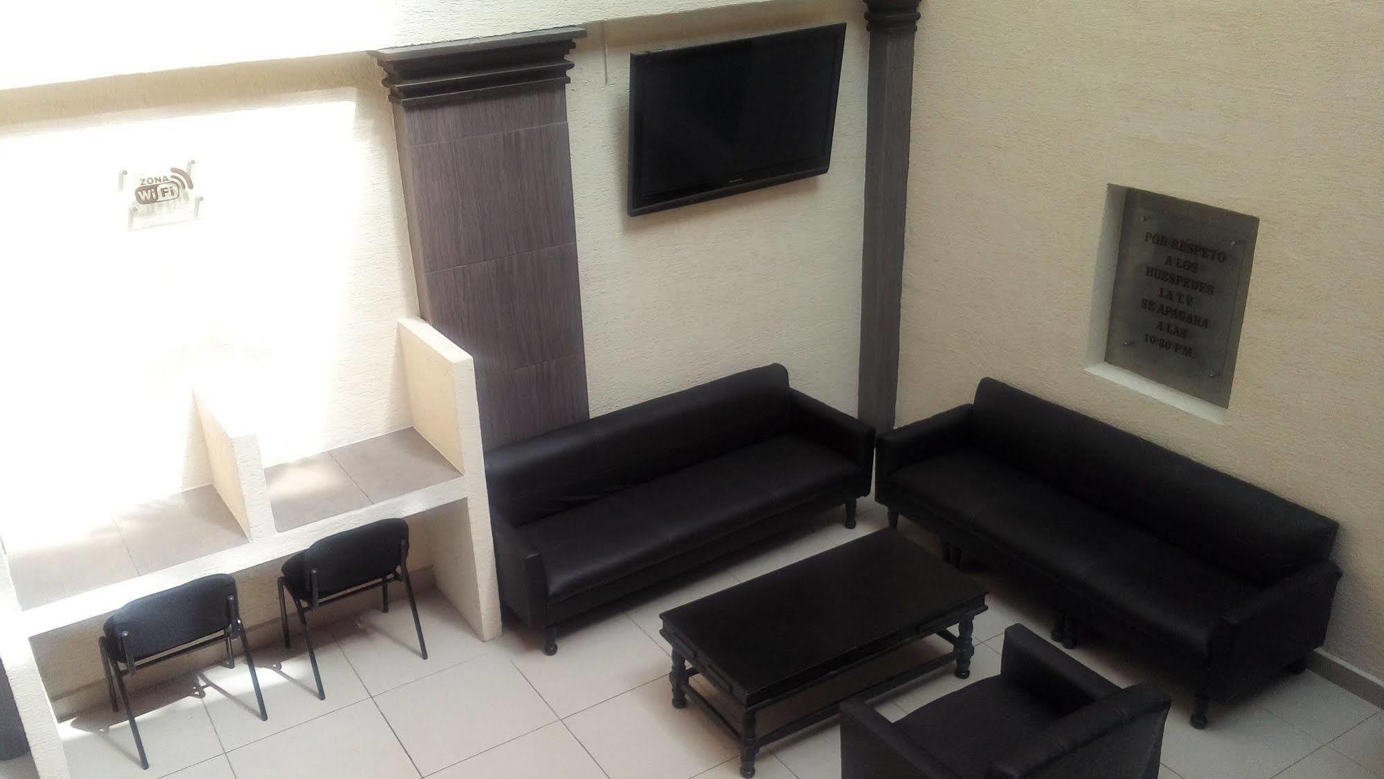 Hotel Metropolitan غوادالاجارا المظهر الخارجي الصورة