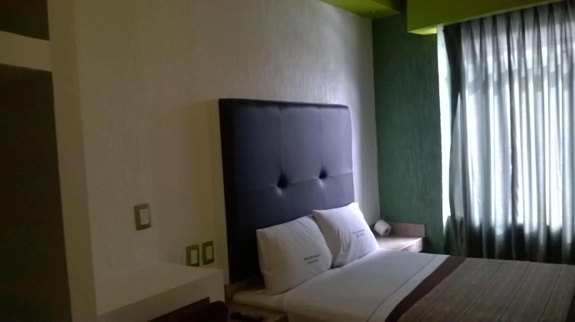 Hotel Metropolitan غوادالاجارا المظهر الخارجي الصورة